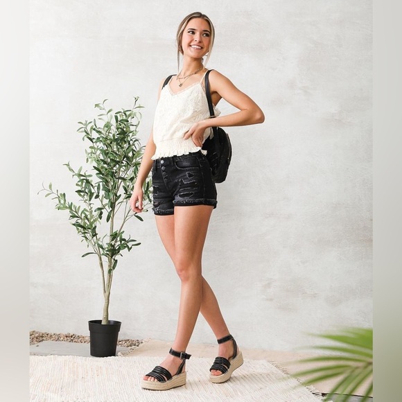 Kancan Signature Mid-Rise Stretch Short - Picture 5 of 11